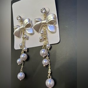 Pearl like bow earrings